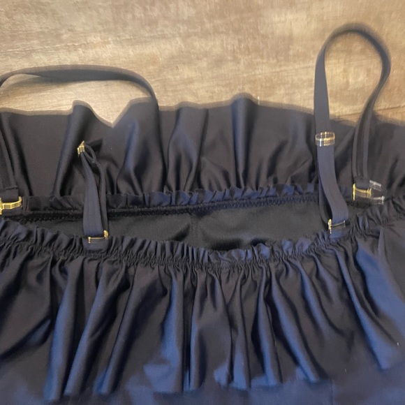 Small blk one piece with detachable straps and top ruffle high quality - Picture 2 of 4
